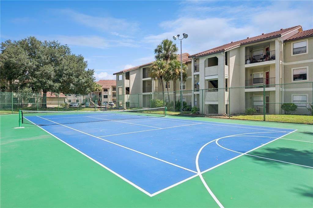 En Venta: $215,000 (2 camas, 2 baños, 937 Pies cuadrados)
