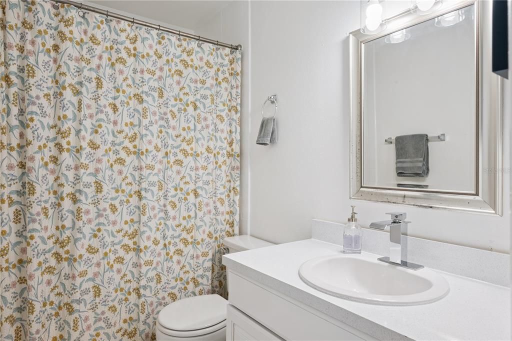 En Venta: $215,000 (2 camas, 2 baños, 937 Pies cuadrados)