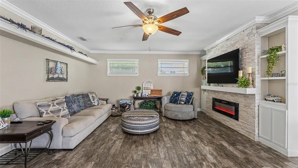 For Sale: $424,900 (4 beds, 2 baths, 1844 Square Feet)