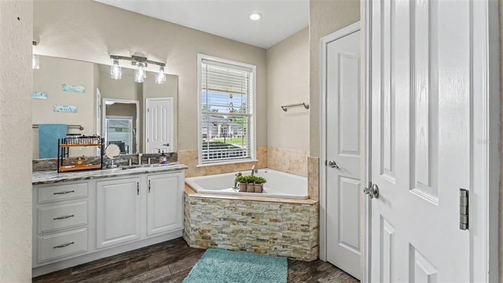 For Sale: $424,900 (4 beds, 2 baths, 1844 Square Feet)