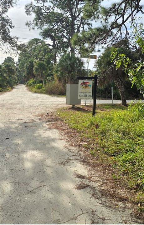 На продажу: $259,999 (0.43 acres)