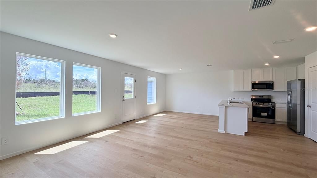 For Rent: $2,390 (5 beds, 4 baths, 2238 Square Feet)