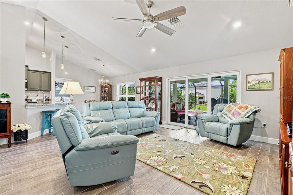 For Sale: $499,900 (4 beds, 2 baths, 1754 Square Feet)