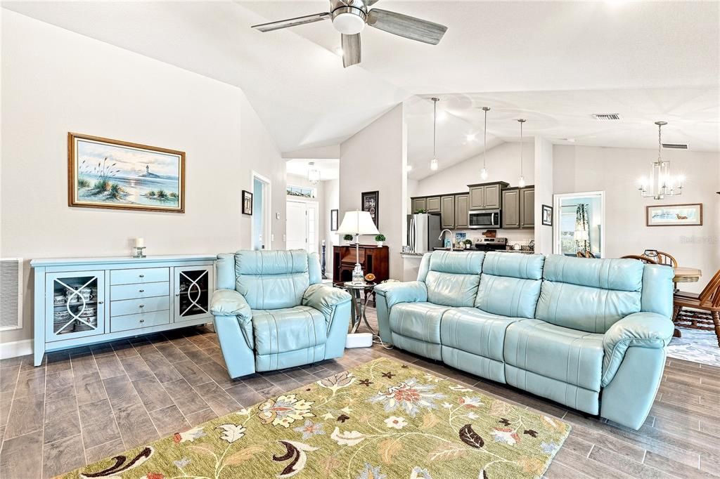 For Sale: $499,900 (4 beds, 2 baths, 1754 Square Feet)