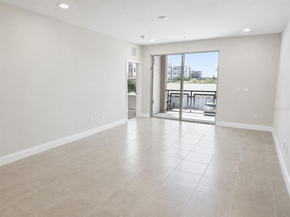 For Sale: $399,990 (2 beds, 2 baths, 1368 Square Feet)