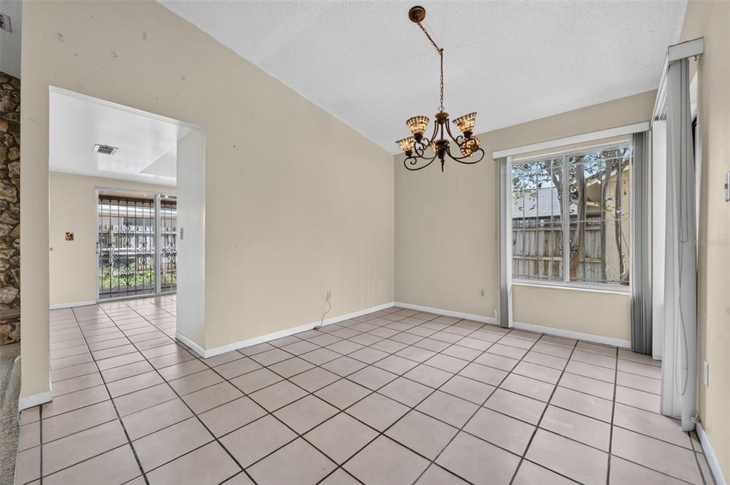 For Sale: $325,000 (3 beds, 2 baths, 1524 Square Feet)