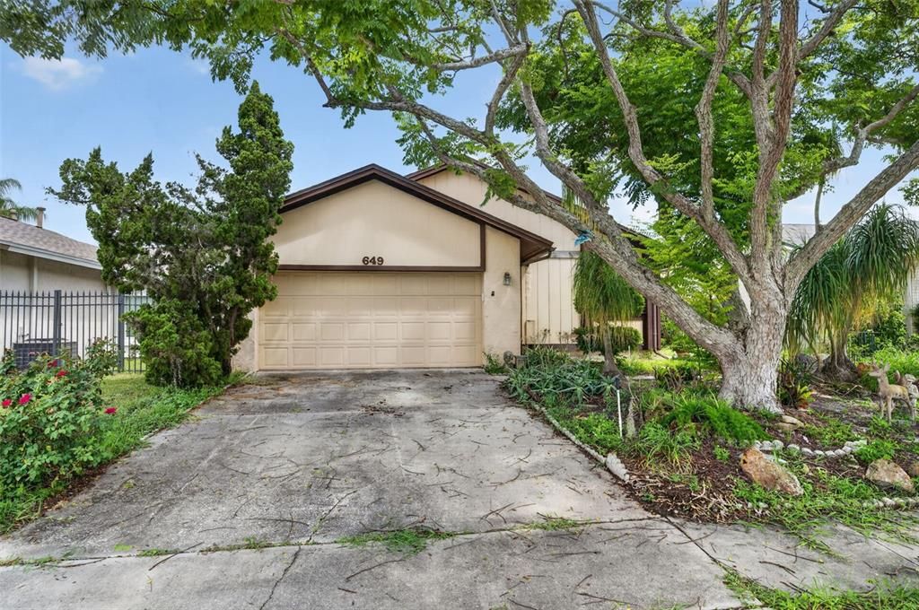 For Sale: $325,000 (3 beds, 2 baths, 1524 Square Feet)