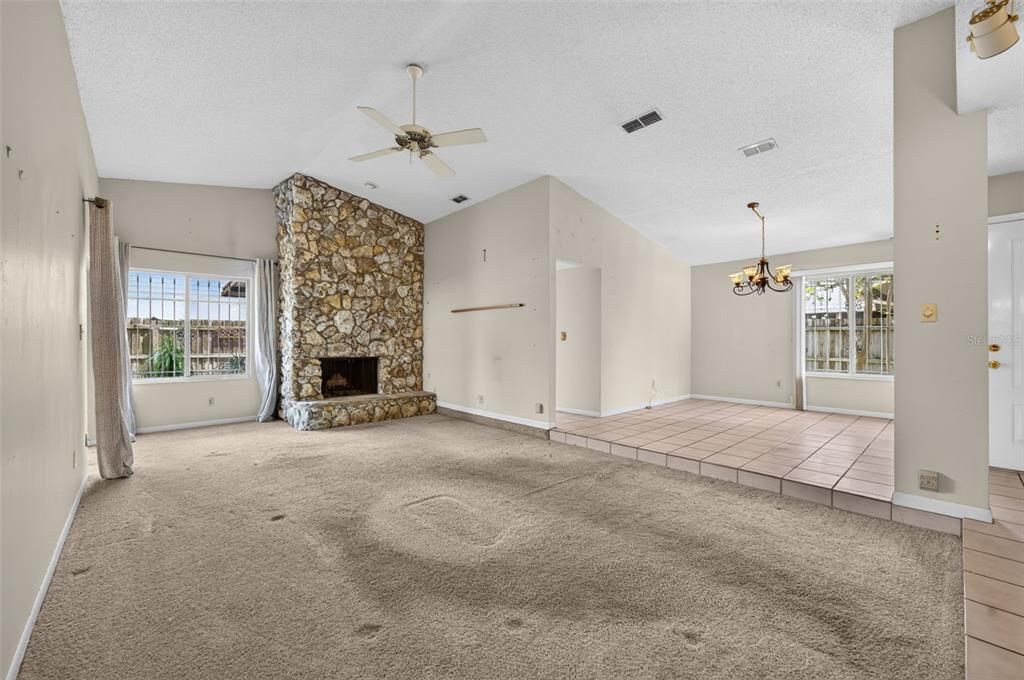 For Sale: $325,000 (3 beds, 2 baths, 1524 Square Feet)