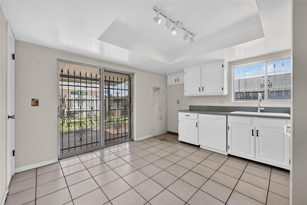 For Sale: $325,000 (3 beds, 2 baths, 1524 Square Feet)