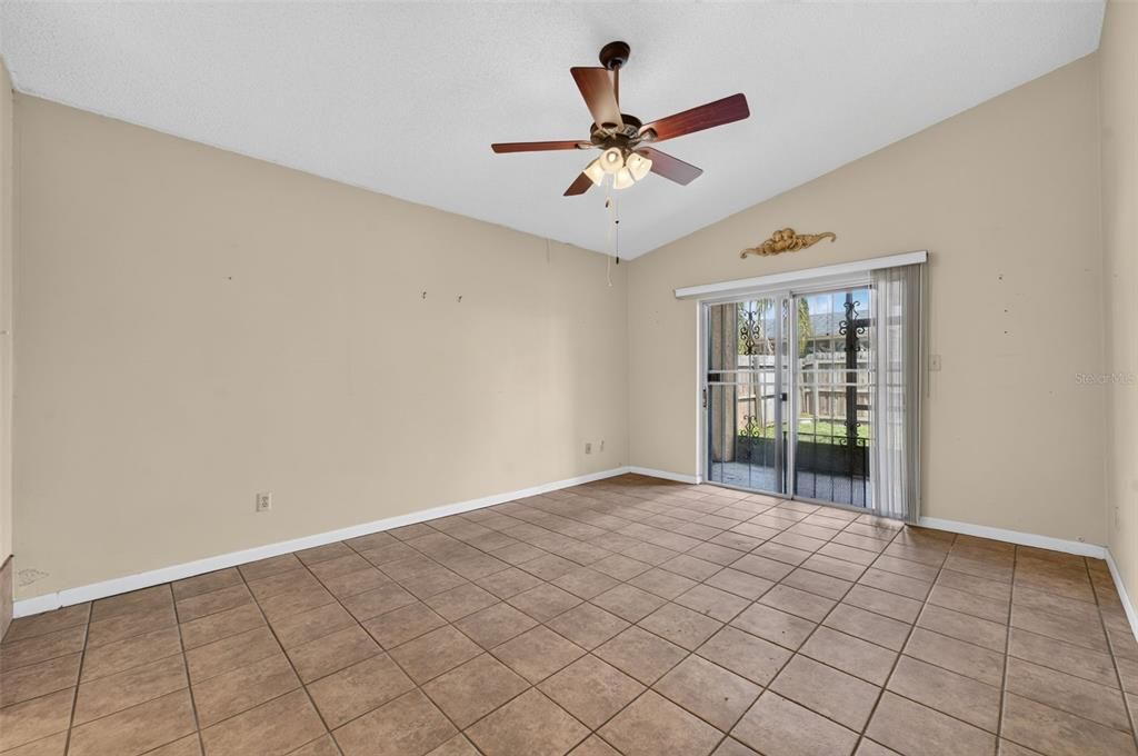 For Sale: $325,000 (3 beds, 2 baths, 1524 Square Feet)