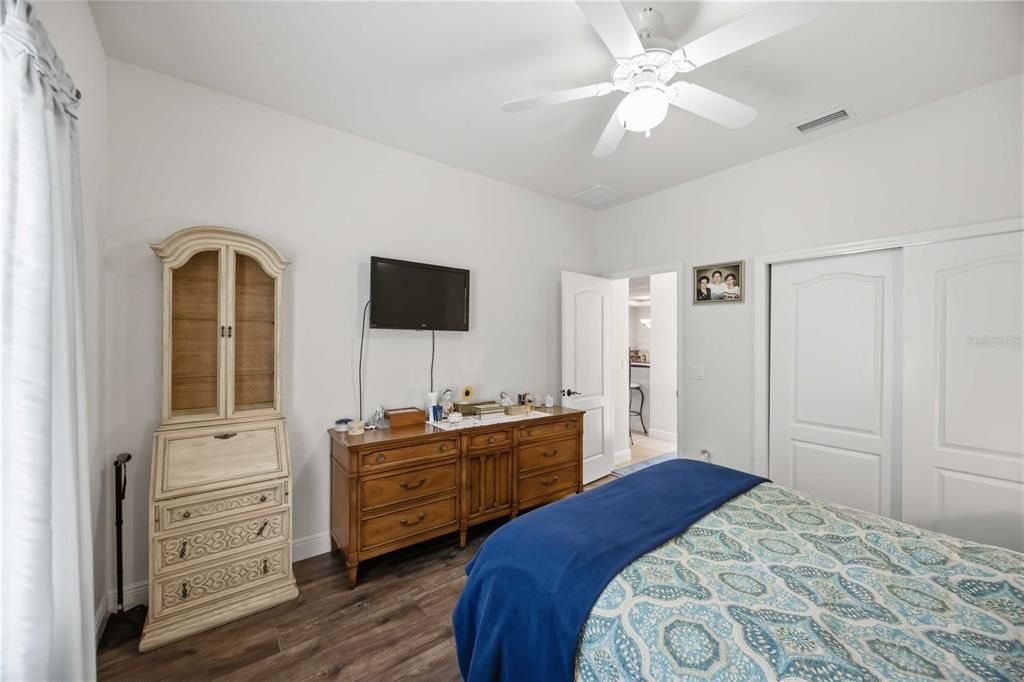 For Sale: $575,000 (3 beds, 2 baths, 2368 Square Feet)