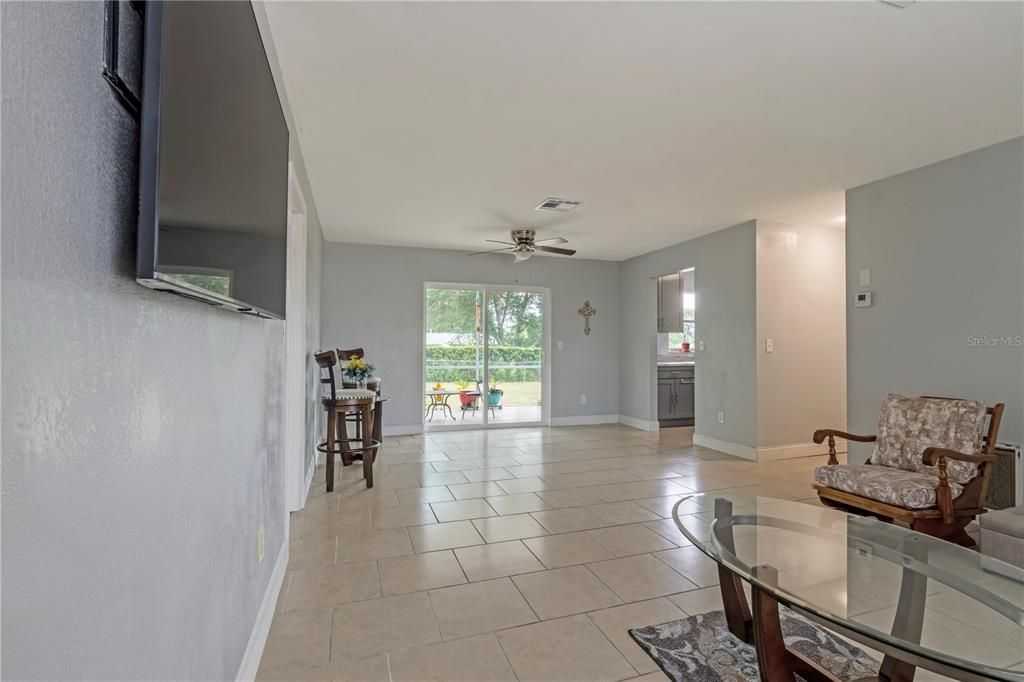 For Sale: $262,900 (2 beds, 2 baths, 1025 Square Feet)