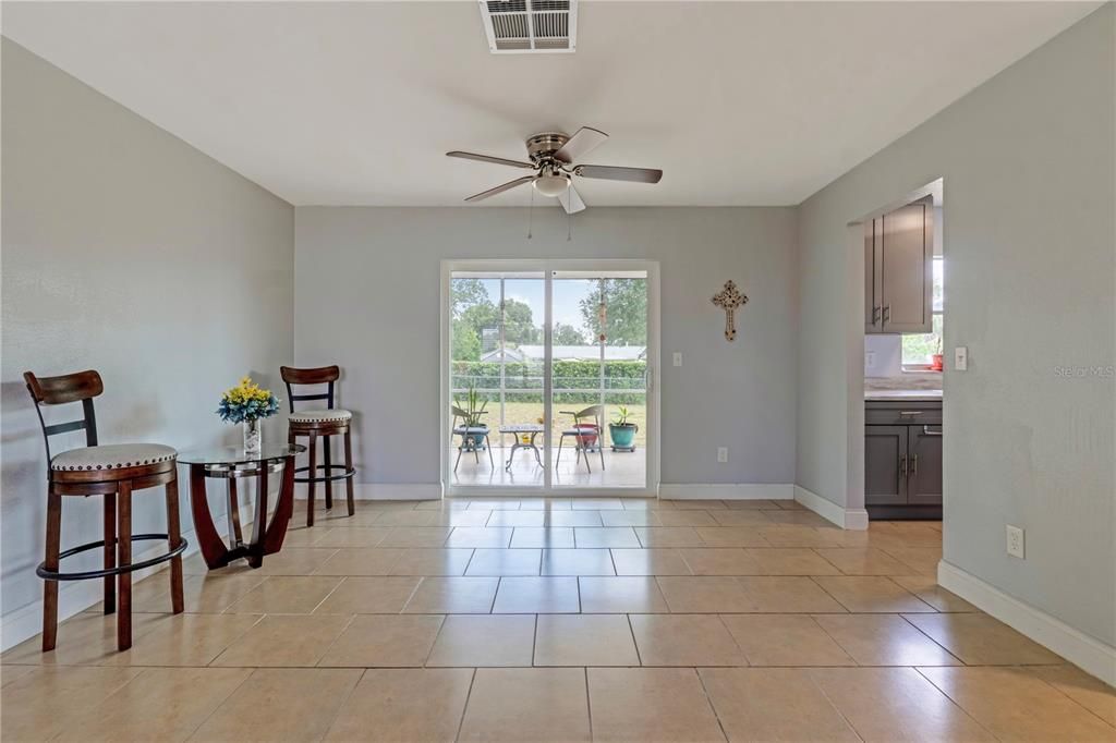 For Sale: $262,900 (2 beds, 2 baths, 1025 Square Feet)