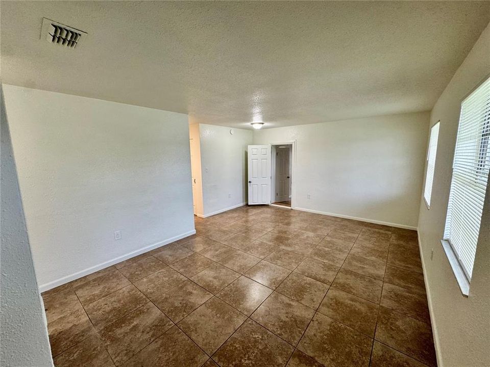Active With Contract: $155,000 (3 beds, 2 baths, 783 Square Feet)