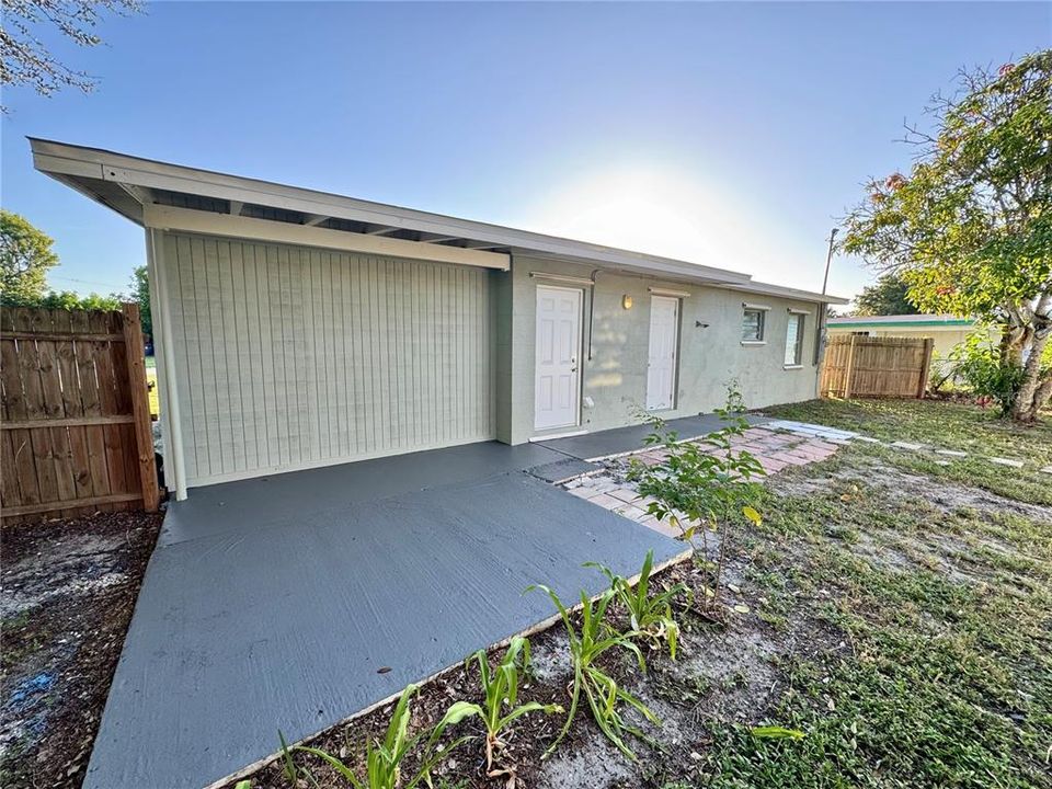Active With Contract: $155,000 (3 beds, 2 baths, 783 Square Feet)