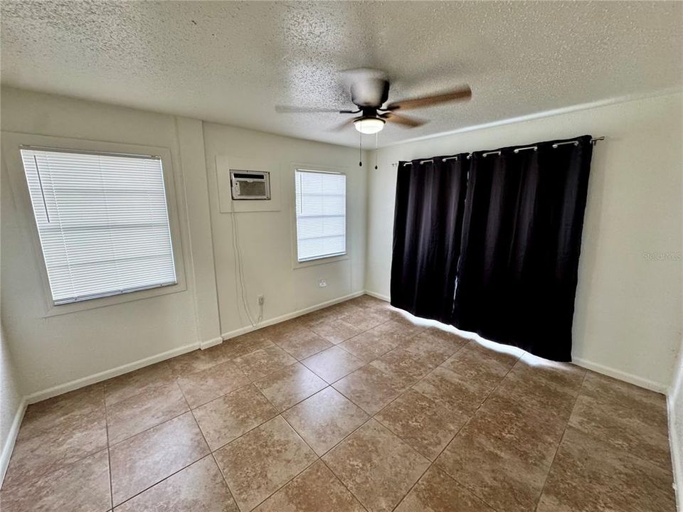 Active With Contract: $155,000 (3 beds, 2 baths, 783 Square Feet)