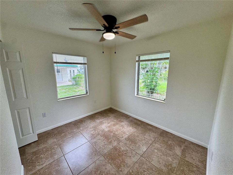 Active With Contract: $155,000 (3 beds, 2 baths, 783 Square Feet)