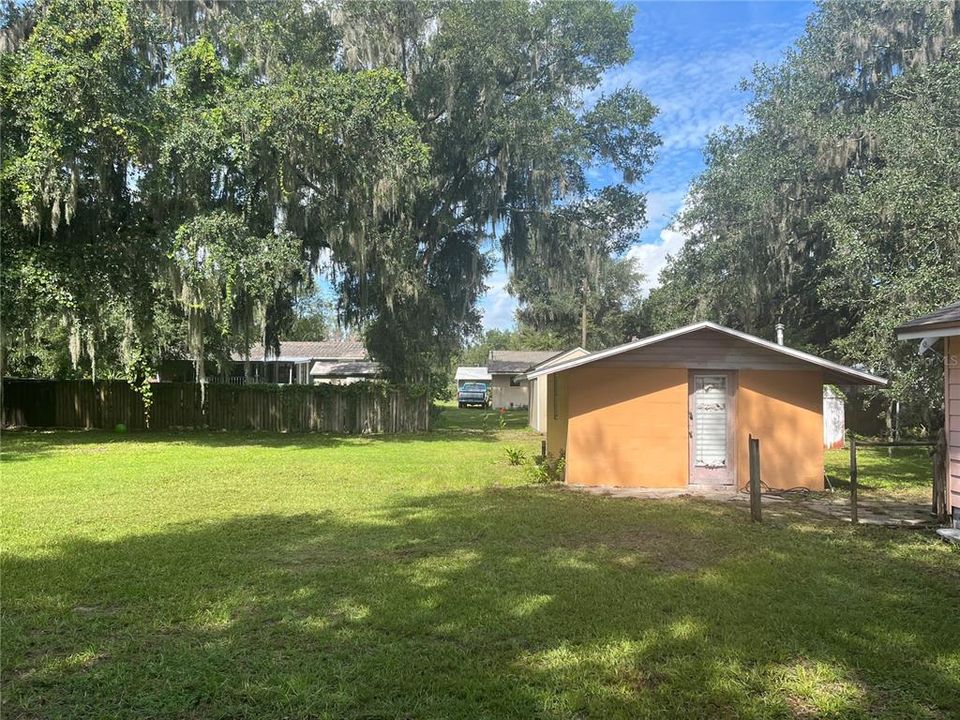 For Sale: $155,000 (3 beds, 2 baths, 884 Square Feet)