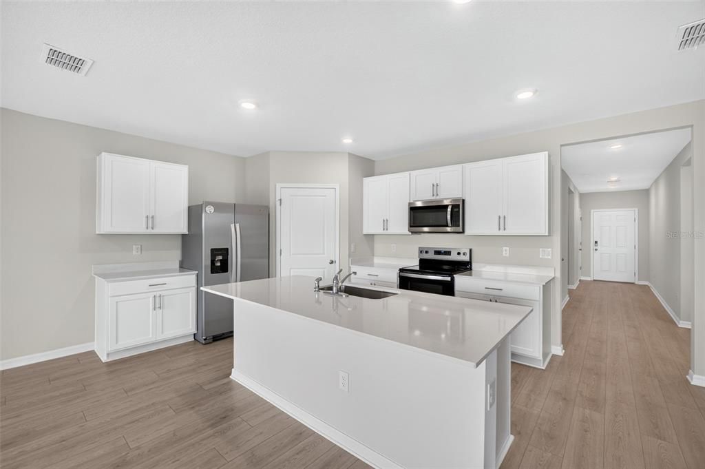 For Rent: $2,800 (4 beds, 2 baths, 1828 Square Feet)