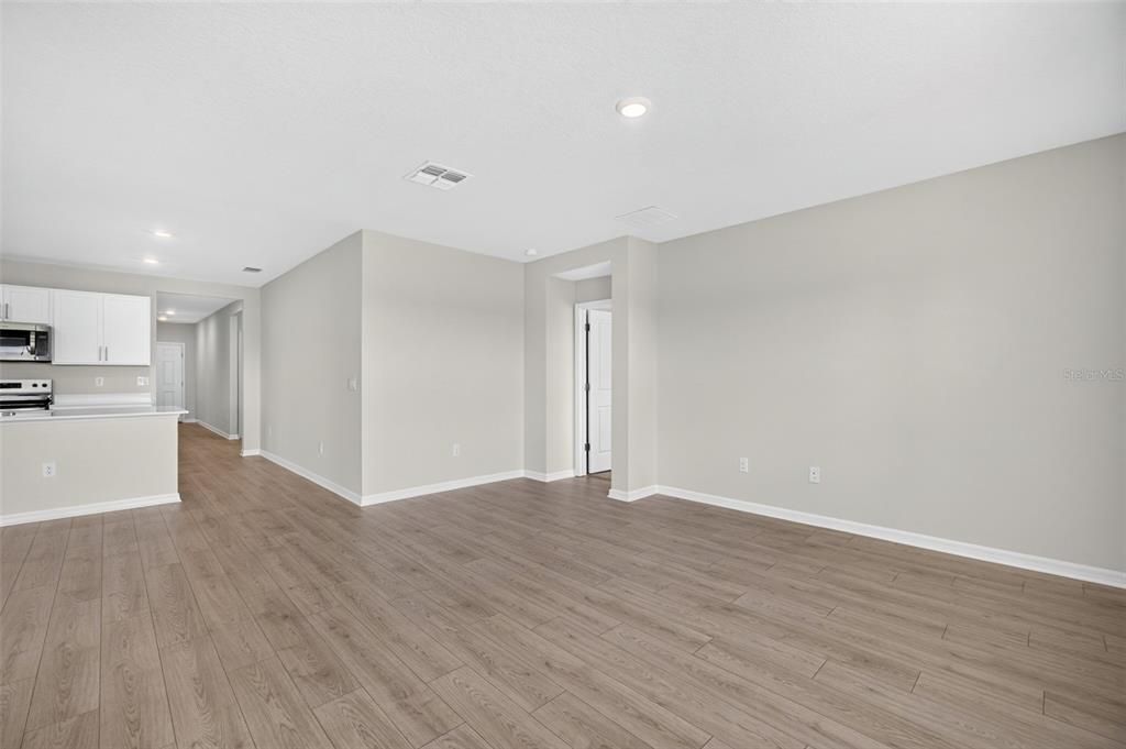 For Rent: $2,800 (4 beds, 2 baths, 1828 Square Feet)