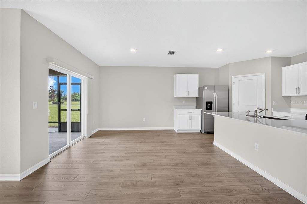 For Rent: $2,800 (4 beds, 2 baths, 1828 Square Feet)