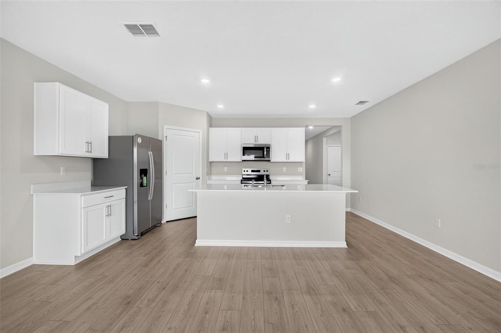 For Rent: $2,800 (4 beds, 2 baths, 1828 Square Feet)
