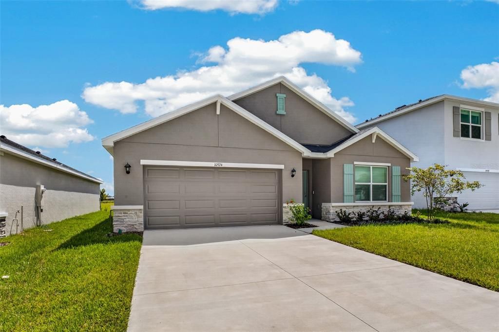 For Rent: $2,800 (4 beds, 2 baths, 1828 Square Feet)