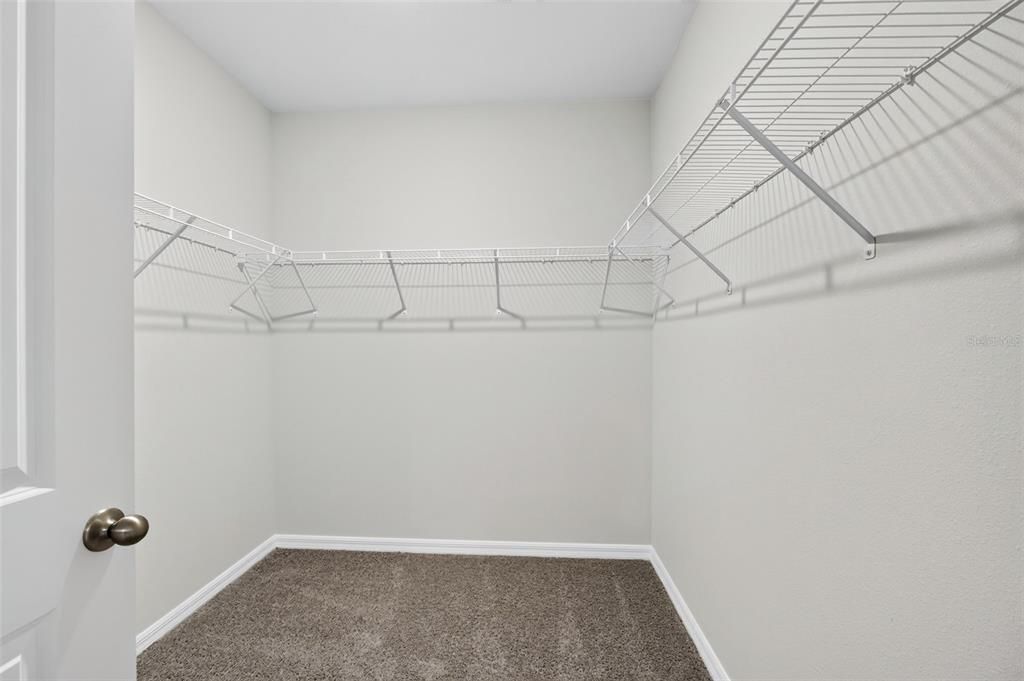 For Rent: $2,800 (4 beds, 2 baths, 1828 Square Feet)