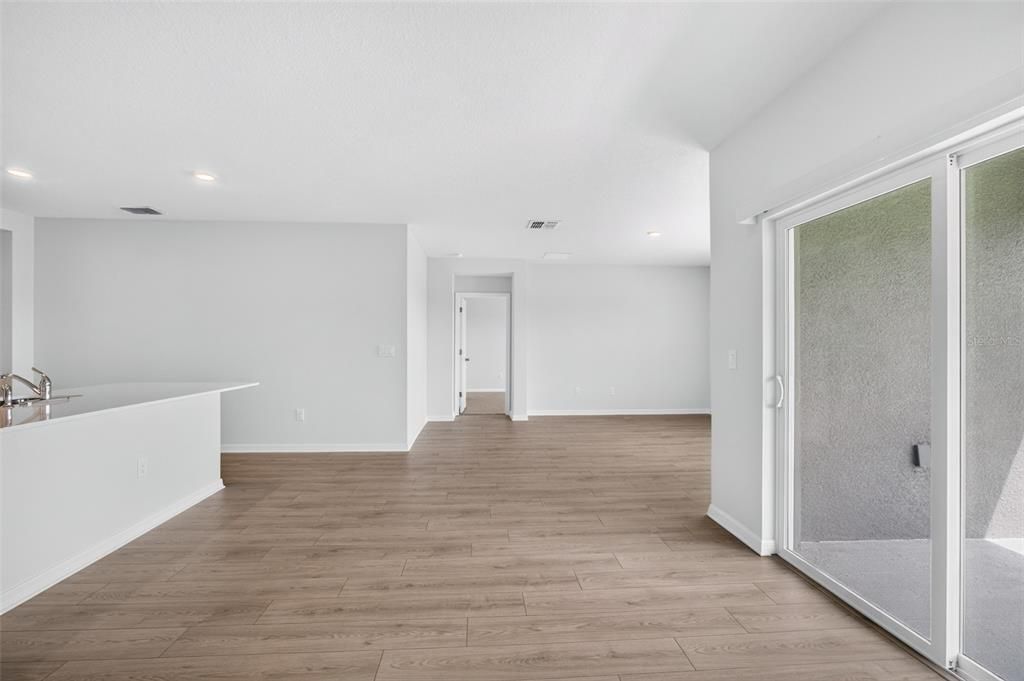 For Rent: $2,800 (4 beds, 2 baths, 1828 Square Feet)