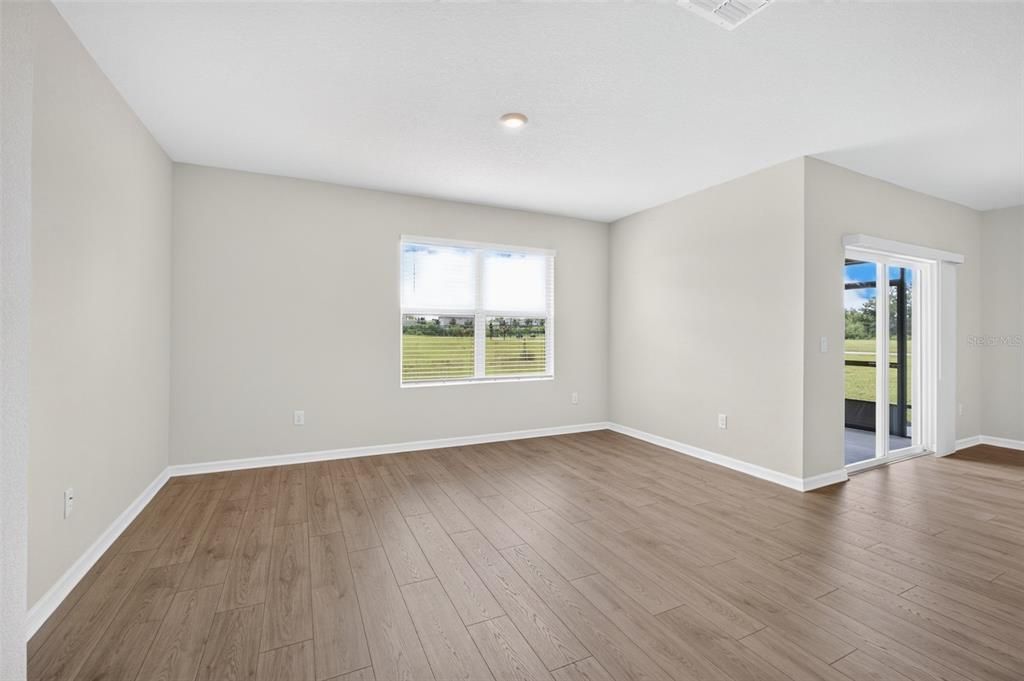 For Rent: $2,800 (4 beds, 2 baths, 1828 Square Feet)