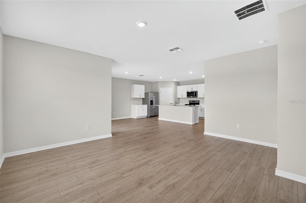 For Rent: $2,800 (4 beds, 2 baths, 1828 Square Feet)