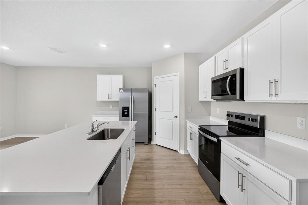 For Rent: $2,800 (4 beds, 2 baths, 1828 Square Feet)