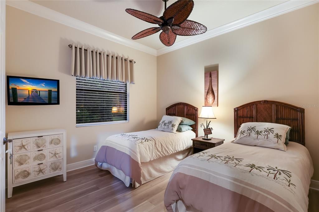 En Venta: $969,900 (3 camas, 2 baños, 2566 Pies cuadrados)