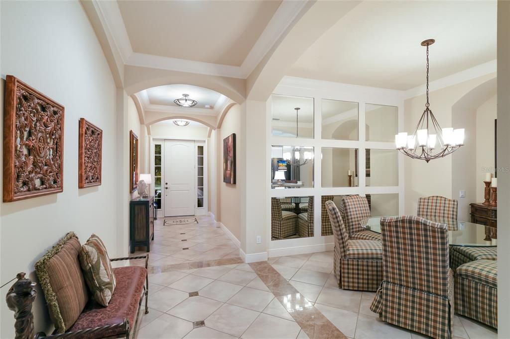 En Venta: $969,900 (3 camas, 2 baños, 2566 Pies cuadrados)