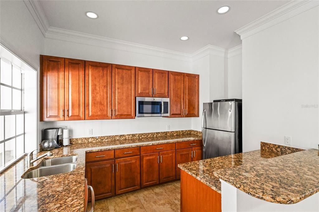 En Venta: $969,900 (3 camas, 2 baños, 2566 Pies cuadrados)