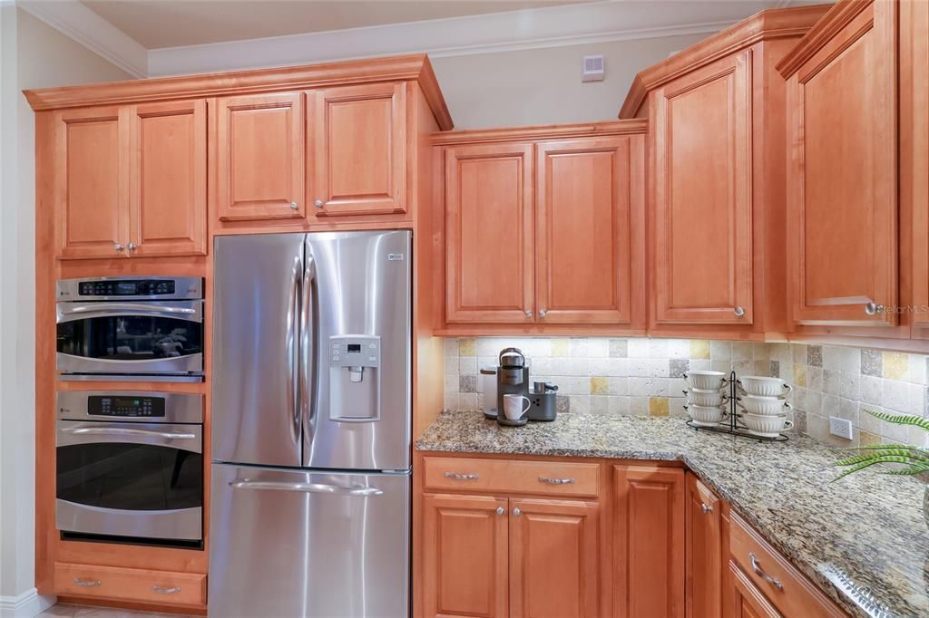 En Venta: $969,900 (3 camas, 2 baños, 2566 Pies cuadrados)