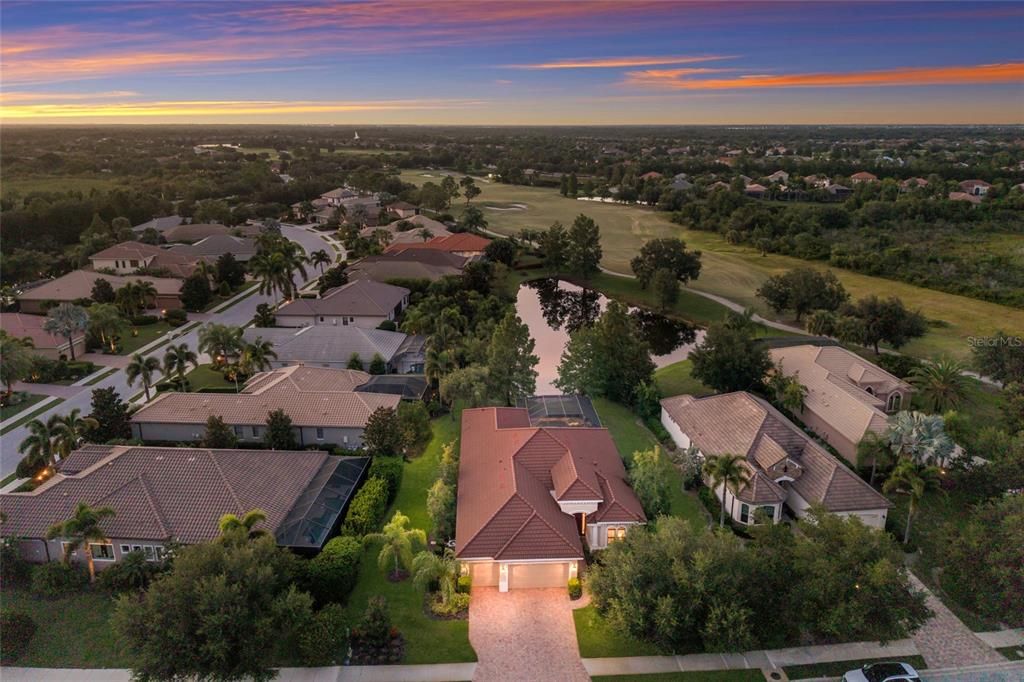 En Venta: $969,900 (3 camas, 2 baños, 2566 Pies cuadrados)