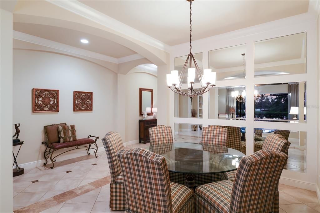 En Venta: $969,900 (3 camas, 2 baños, 2566 Pies cuadrados)