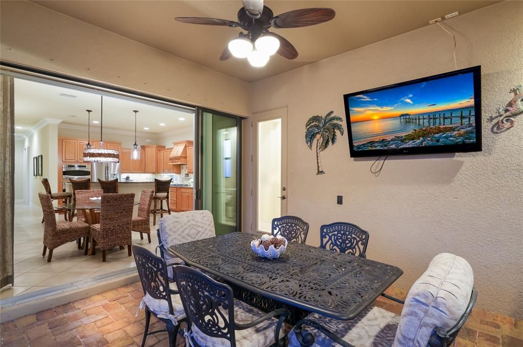 En Venta: $969,900 (3 camas, 2 baños, 2566 Pies cuadrados)