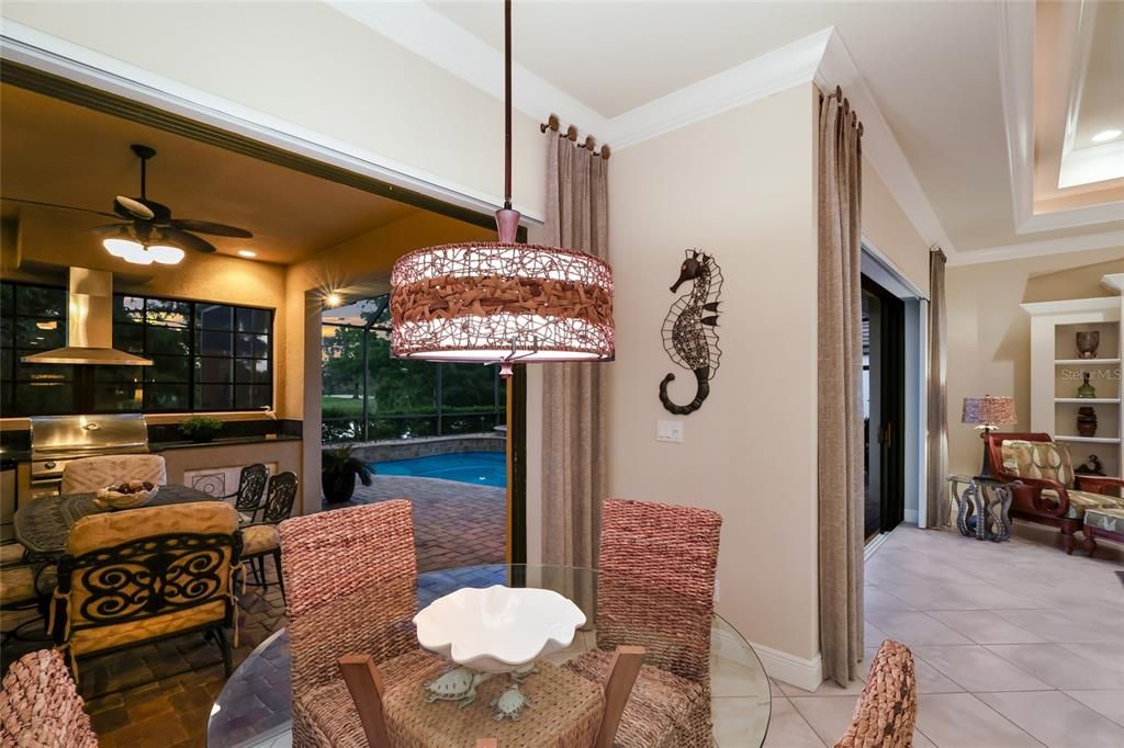 En Venta: $969,900 (3 camas, 2 baños, 2566 Pies cuadrados)