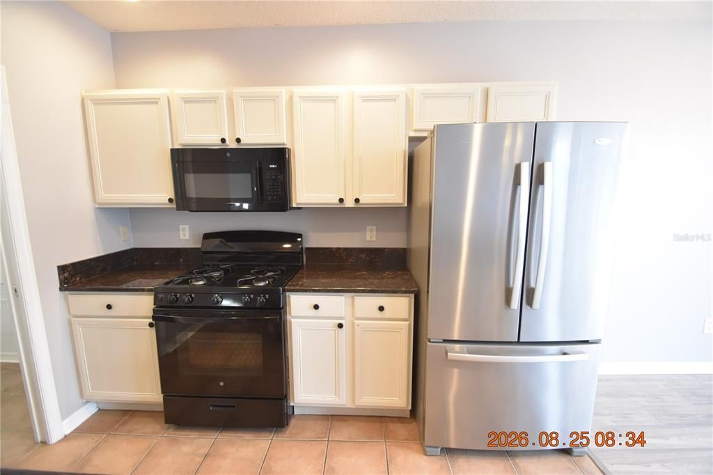 For Rent: $2,700 (3 beds, 2 baths, 1470 Square Feet)