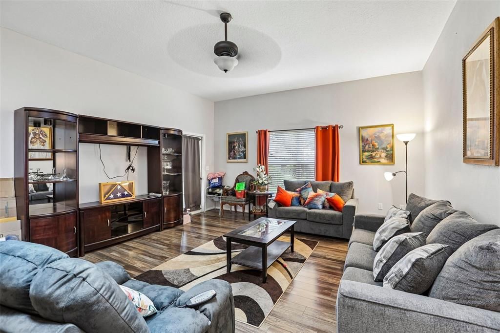 En Venta: $225,000 (2 camas, 2 baños, 1292 Pies cuadrados)