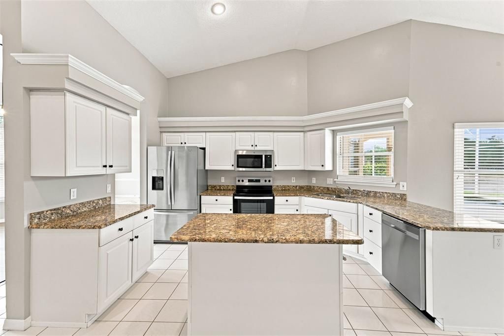 На продажу: $679,900 (4 спален, 3 ванн, 2499 Квадратных фут)