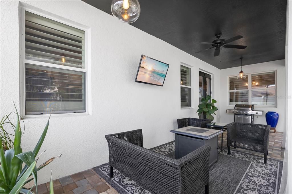 Active With Contract: $455,000 (3 beds, 2 baths, 1976 Square Feet)