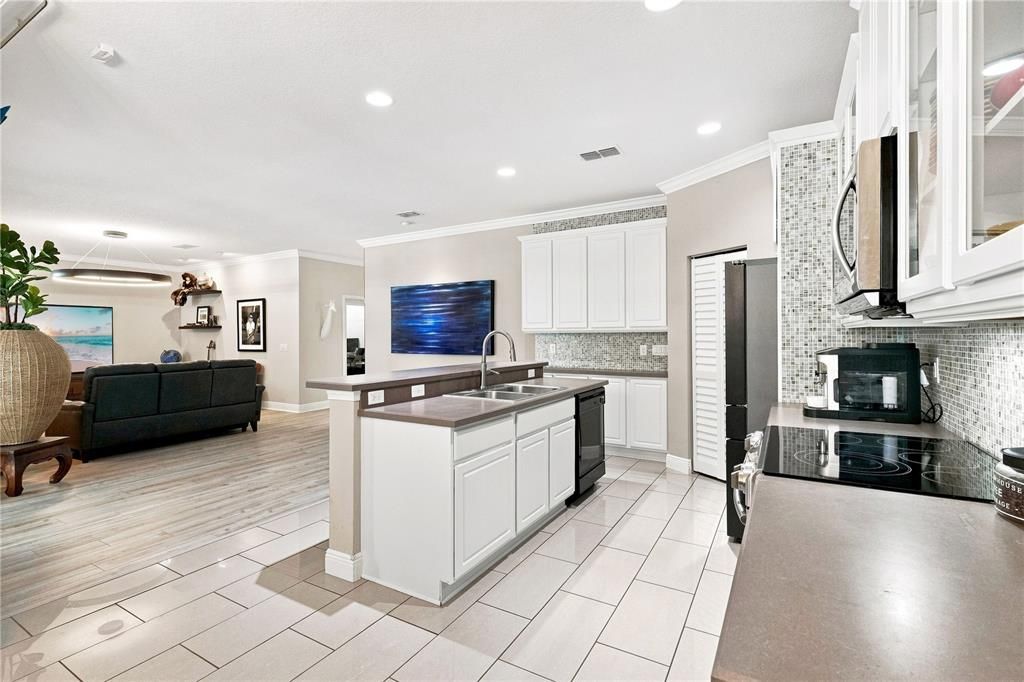 Active With Contract: $455,000 (3 beds, 2 baths, 1976 Square Feet)