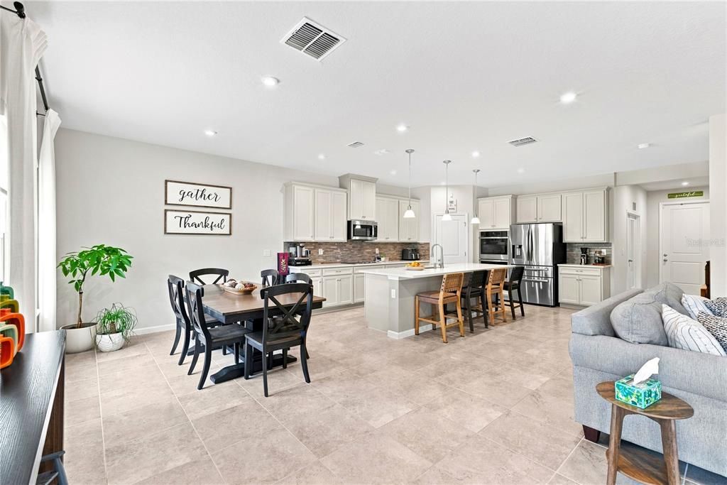 En Venta: $530,000 (4 camas, 2 baños, 2797 Pies cuadrados)
