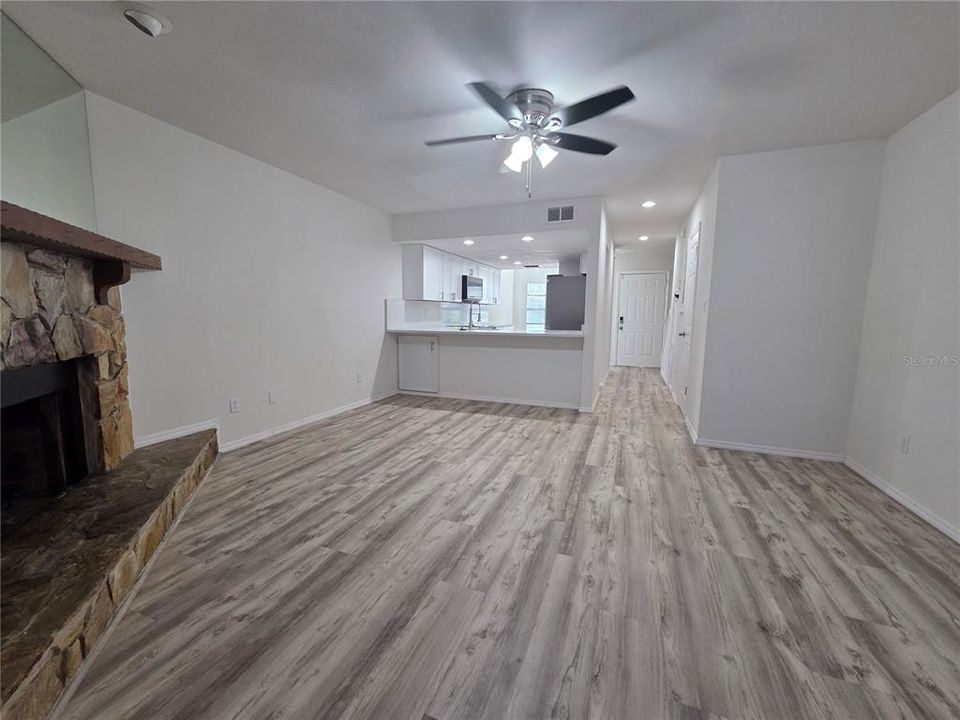 For Rent: $1,700 (2 beds, 1 baths, 1194 Square Feet)