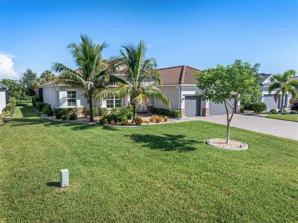 For Sale: $849,000 (3 beds, 2 baths, 2366 Square Feet)