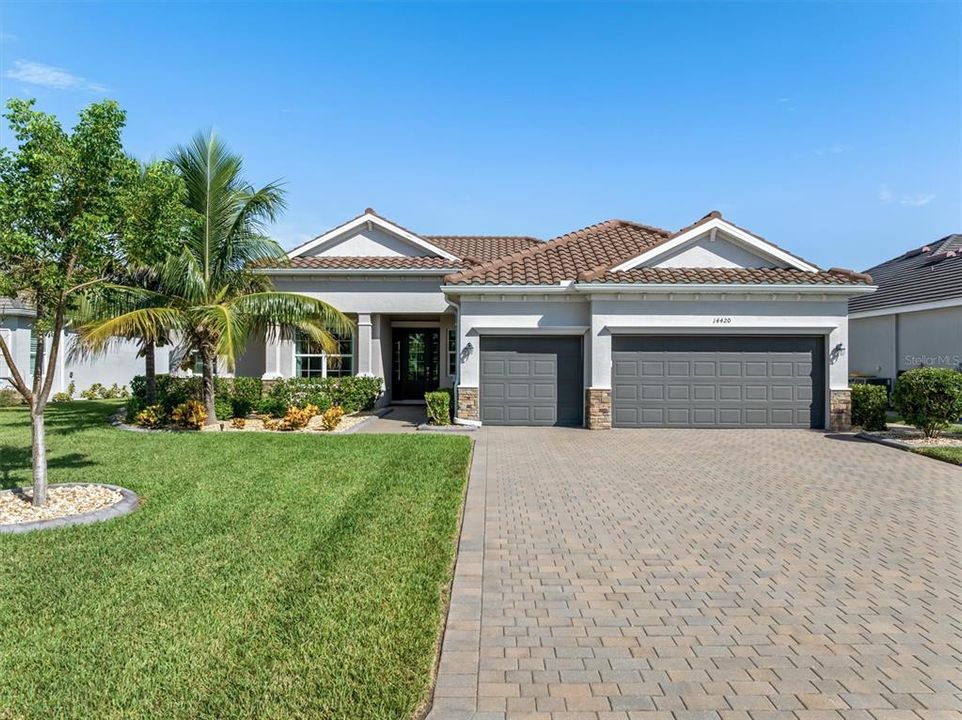 For Sale: $849,000 (3 beds, 2 baths, 2366 Square Feet)