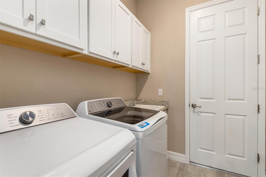For Sale: $849,000 (3 beds, 2 baths, 2366 Square Feet)